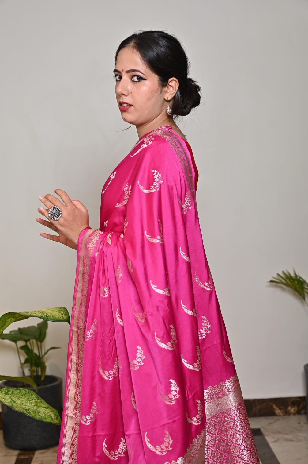 Magenta Pink Banarasi Masrhu Kataan Silk Saree