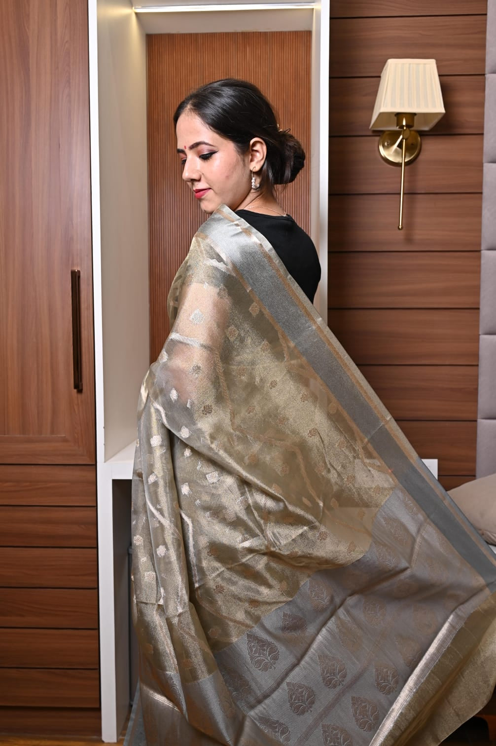 Banarasi Premium Tissue Daiba Saree