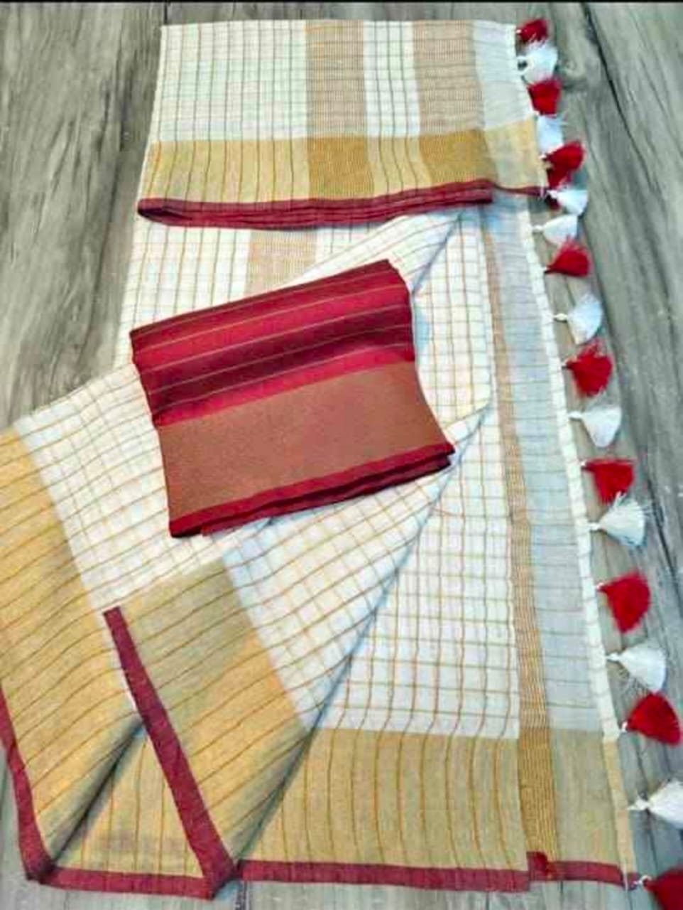 Linen saree with golden border