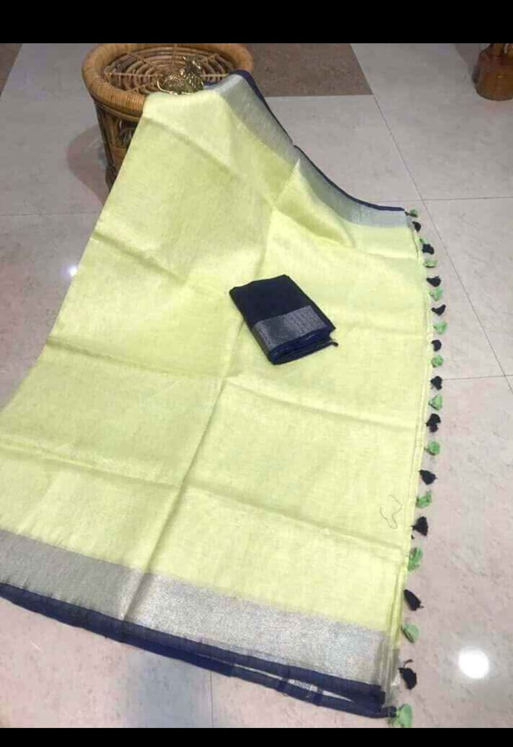 Linen saree with golden border