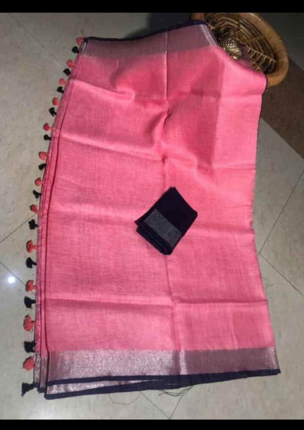 Linen saree with golden border