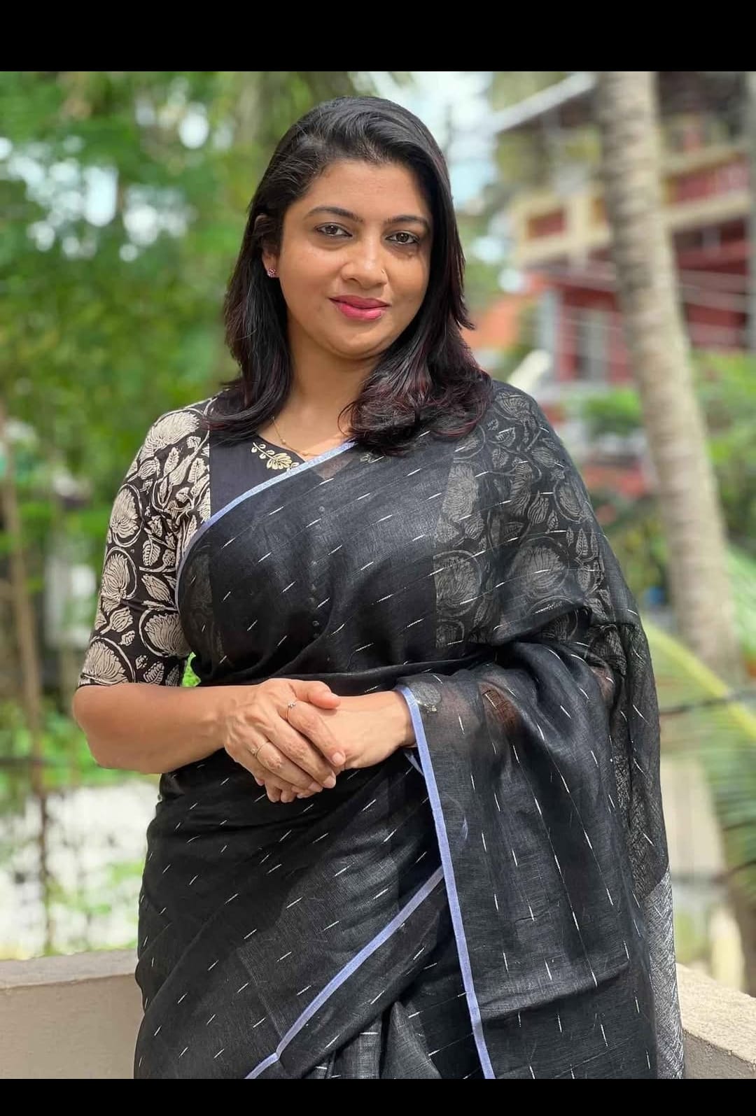 Linen saree latest design