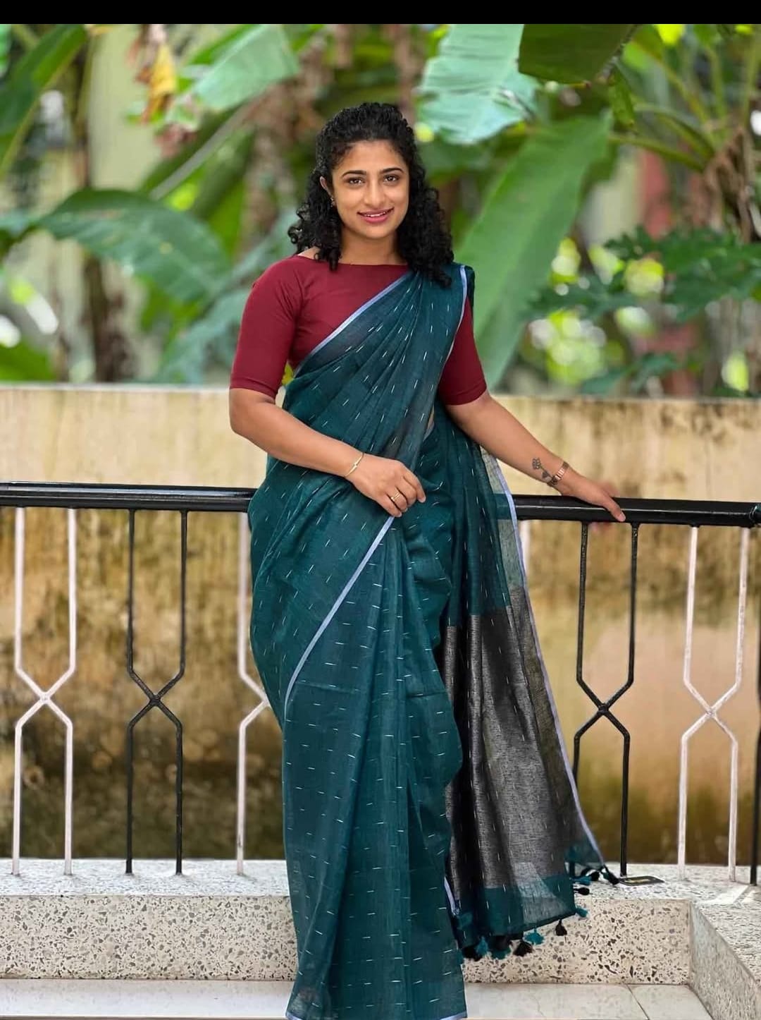 Linen saree latest design