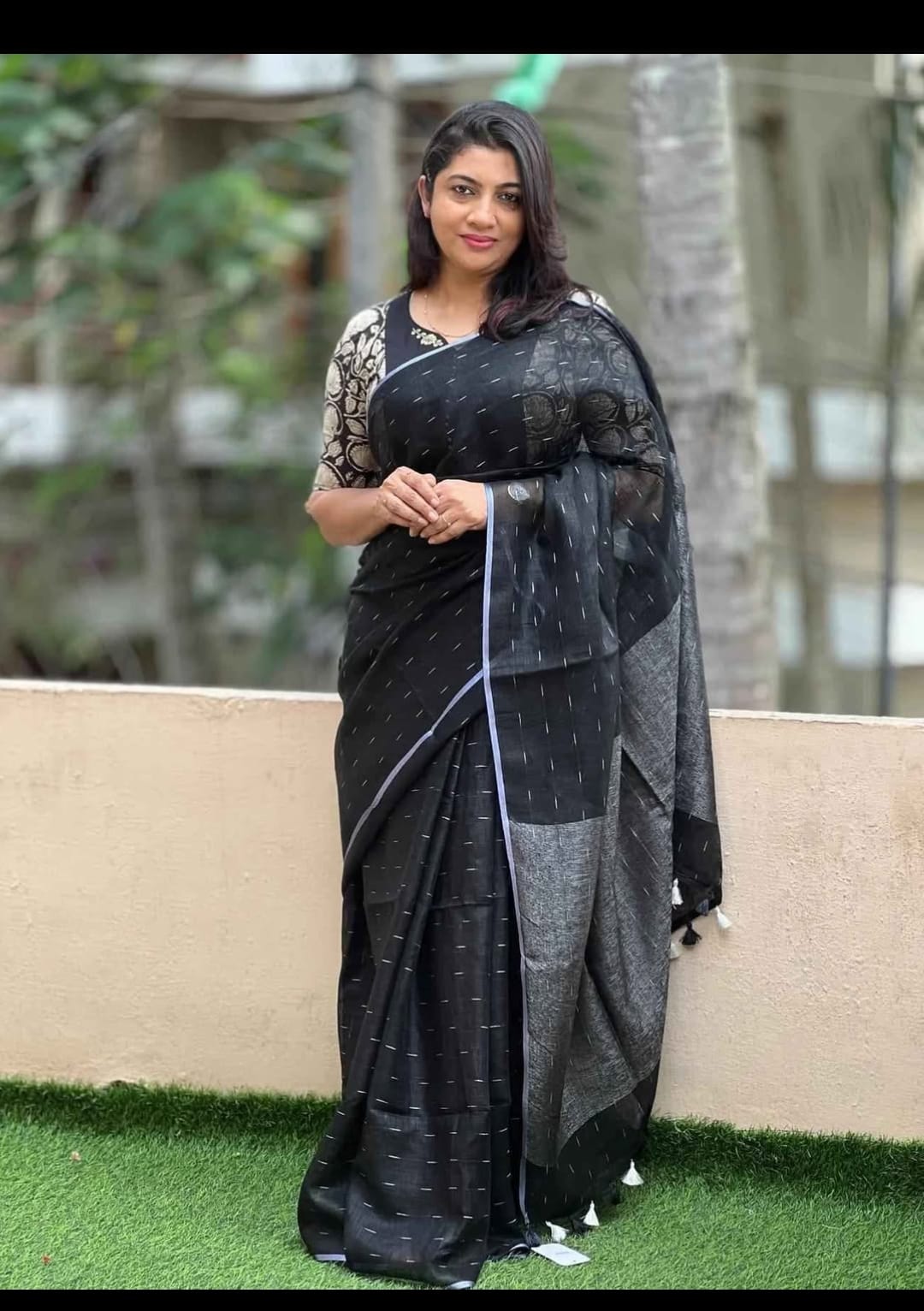 Linen saree latest design