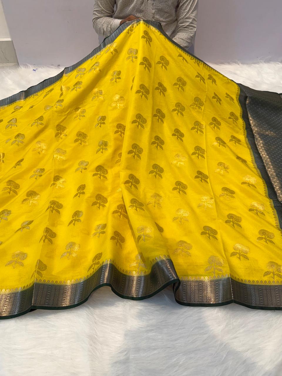 Exquisite Dual-Tone Banarasi Katan Silk Saree